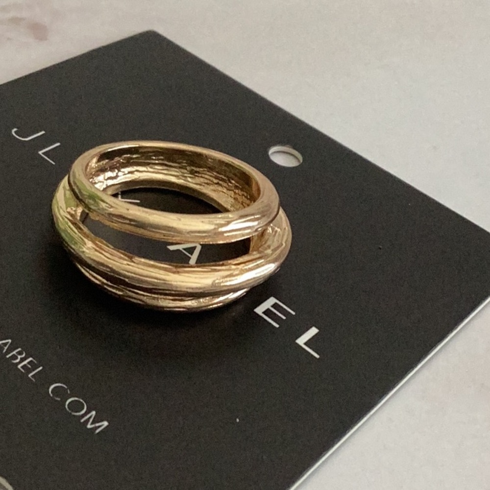 Elegant Gold Ring size 7